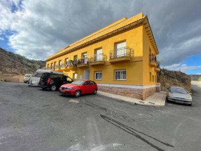 4015947-646d0833
