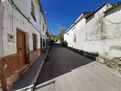 4016047-51b08400